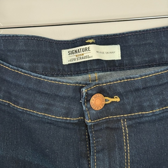 Levi's Women's Dark Blue Jeans (20M) - Picture 6 of 12